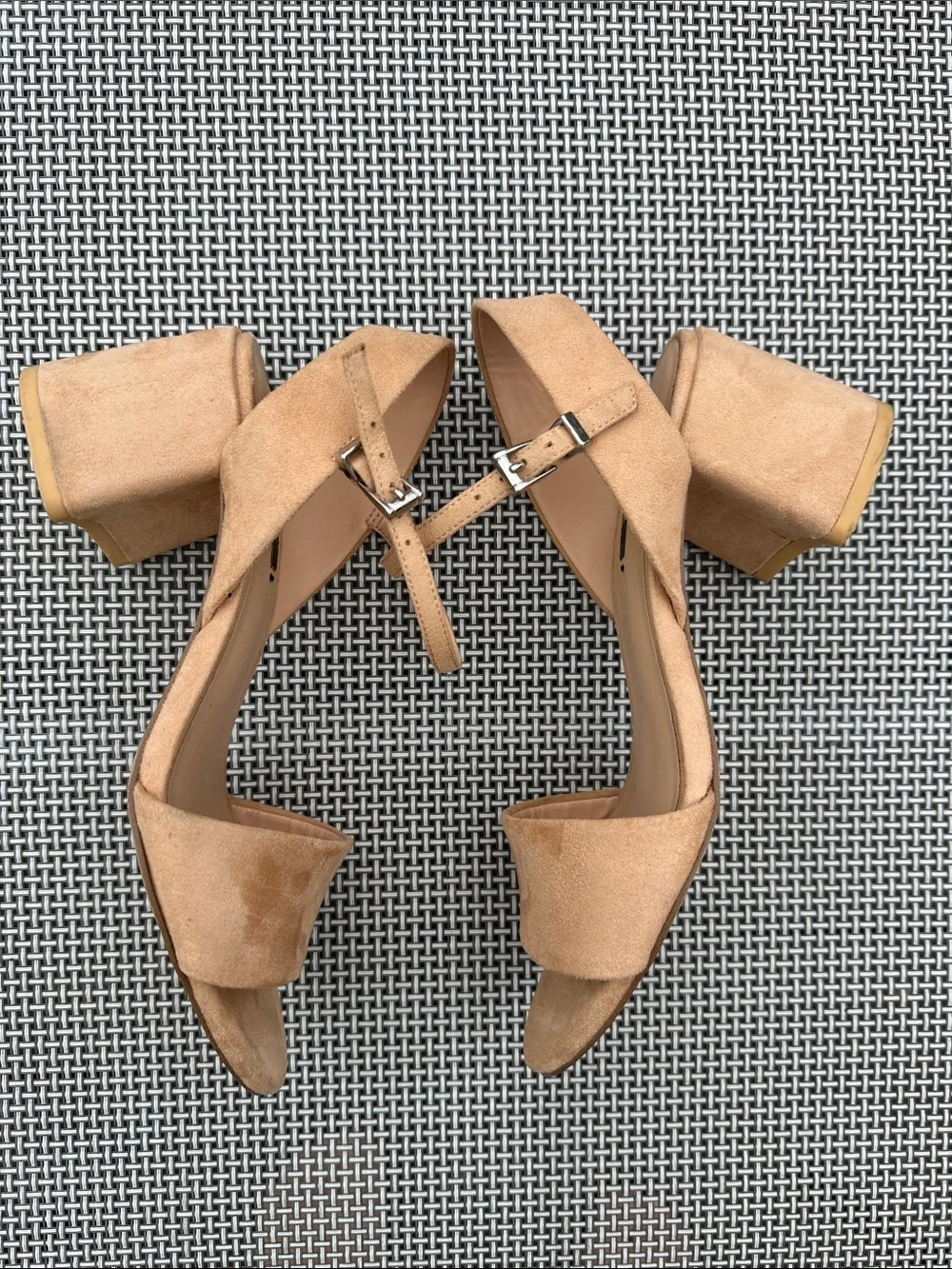 Zara Beige Block Heel Sandals with Ankle Strap - Picture 4 of 9